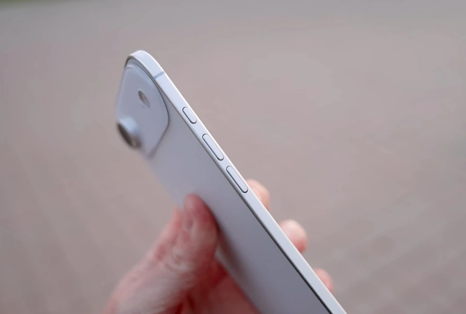 Pin qua “heo”, iPhone 17 Air phai chua chay bang doc chieu nay