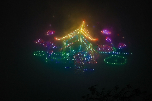 Drone trinh dien bi roi, vi sao nhat ve khong dung duoc?-Hinh-2