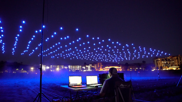 Drone trinh dien bi roi, vi sao nhat ve khong dung duoc?-Hinh-3