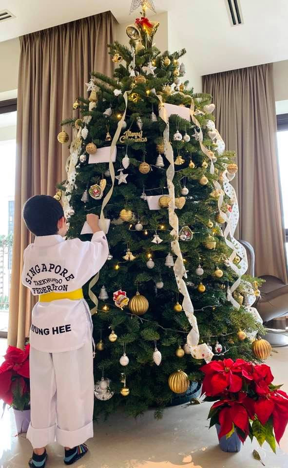 Thu con trai Thu Minh gui ong gia Noel dinh kem hinh qua tang