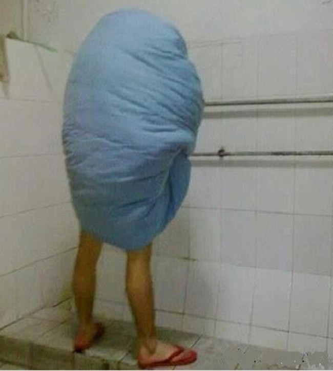 Khoac chan ra duong chong ret, thanh nien bi cong an “so gay“-Hinh-10