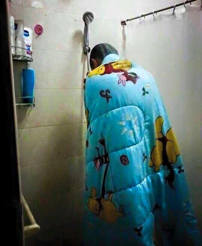 Khoac chan ra duong chong ret, thanh nien bi cong an “so gay“-Hinh-9