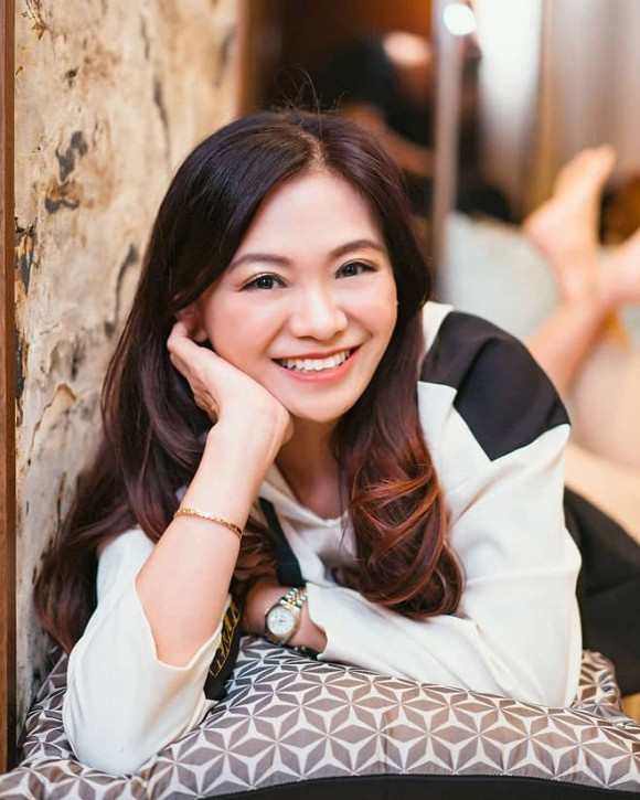 Nhan sac ba noi 53 tuoi gay sot cong dong mang vi tre dep-Hinh-4