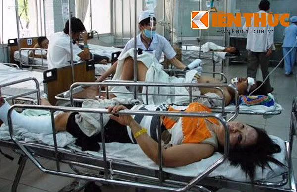 Các nạn nhân cấp cứu tại BV Chợ Rẫy sau vụ TNGT thảm khốc làm 8 người tử vong, hơn 10 người trọng thương.