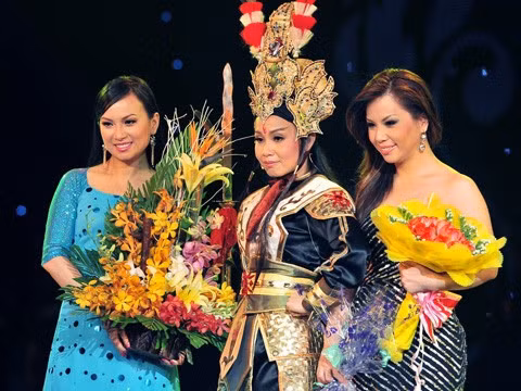 Minh Tuyết nổi tiếng là thành viên xinh đẹp, sexy nhất trong 3 chị em Cẩm Ly, Minh Tuyết, Hà Phương.