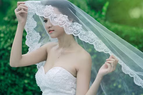 Yến Phương rạng ngời trong buổi đi chụp ảnh cưới mới đây.