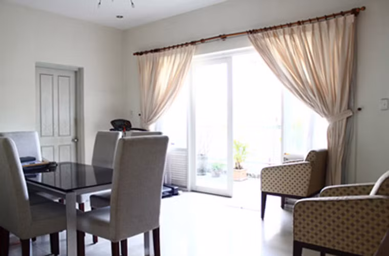 Không gian thoáng đãng tràn ngập ánh sáng trong căn nhà của Lam Trường.