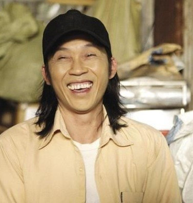 Nụ cười mộc mạc của Hoài Linh đã làm nên thành công của anh trong cả nghiệp diễn lẫn các mối quan hệ cuộc sống.