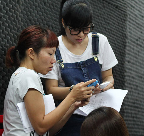 Mặc dù quy tụ nhiều gương mặt ca sỹ nổi tiếng như Hà Trần, Mỹ Linh và các giọng ca trẻ đang được yêu thích như Nhật Thủy, Bùi Anh Tuấn, Hoàng Tôn...nhưng giá vé của "Young Hit Young Beat" chỉ khoảng 100.000 - 500.000 VNĐ.