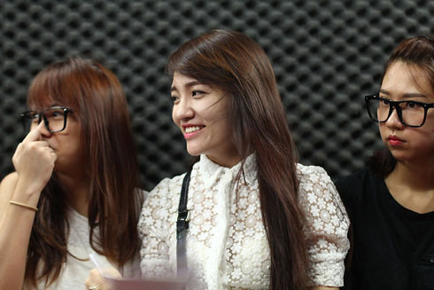 Nhật Thủy rạng rỡ trong buổi tập.