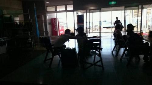 Một fan đã chộp được cảnh G-Dragon và Kiko ở sân bay rồi đăng lên mạng.