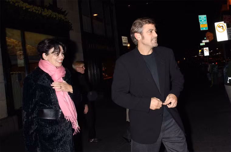 Năm 1995, Clooney được cho là hẹn hò với người mẫu kiêm diễn viên Karen Duffy.