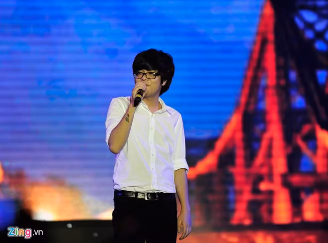 Ngoài những tiết mục tròn trịa của nhân vật chính Hồ Ngọc Hà, các học trò và đàn em khách mời trong chương trình cũng lần lượt gửi tới khán giả những ca khúc hit. Bùi Anh Tuấn bẽn lẽn và ngượng ngùng khi hát "Nồng nàn Hà Nội" và "Nơi tình yêu bắt đầu". "Hoàng tử" nhận được tình cảm vô cùng đặc biệt từ các fan nữ và phải rất vất vả mới có thể rời SVĐ ra taxi đi về.