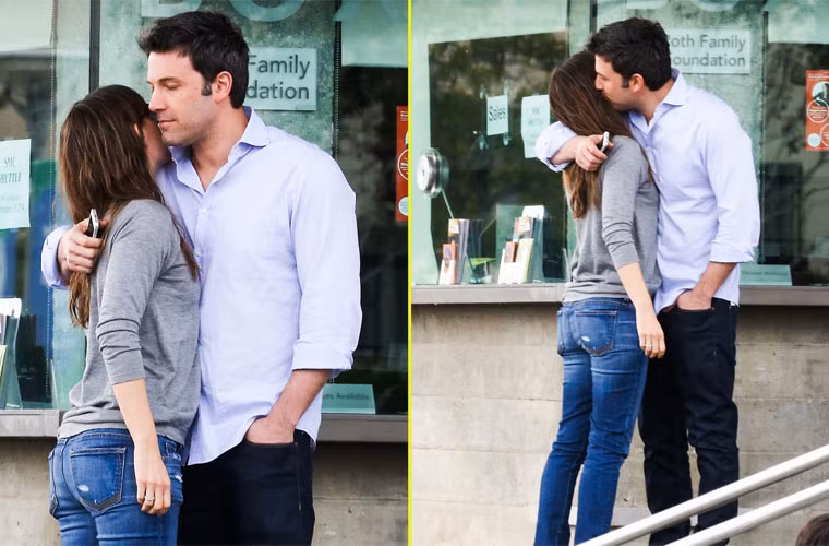 Thậm chí họ còn chẳng ngại ngùng hôn nhau trốn công cộng.