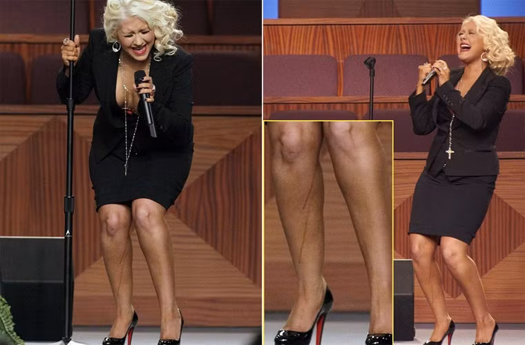 Đầu năm 2012, được mời tới biểu diễn trong buổi ca nhạc tưởng nhớ huyền thoại nhạc soul người Mỹ Etta James, Christina Aguilera đã bị một phen mất mặt vì phun mỹ phẩm rám nắng lên da. Nữ ca sĩ 31 tuổi miệt mài với những bài hát trên sân khấu thì phía dưới khán giả bắt đầu chú ý tới những vệt sậm màu chảy dọc từ đùi xuống tới ống chân của cô.