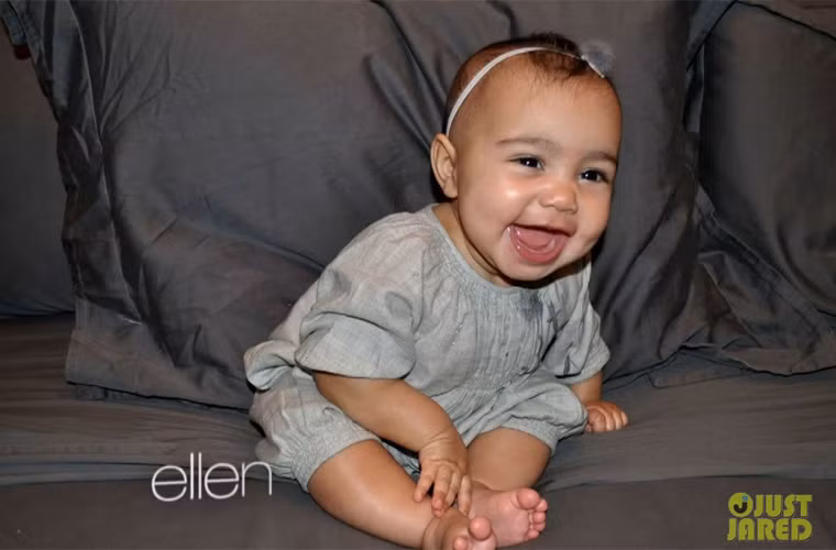 Ngay từ lúc mới sinh North West (Nori) đã được mẹ, ngôi sao truyền hình thực tế Kim Kardashian chăm chút từng bộ trang phục.