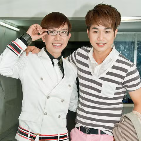 Long Nhật cũng là người thích trang điểm.