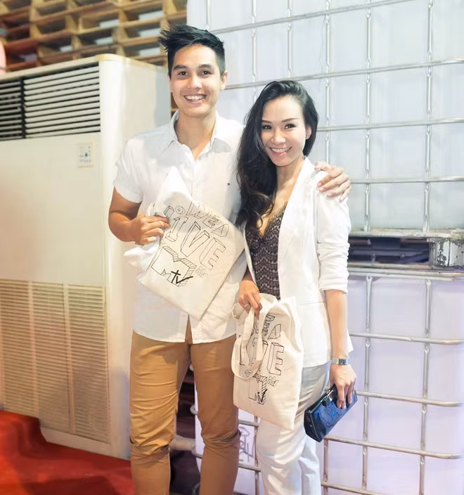 Baggio - Quỳnh Trâm: Đây là cặp đôi được nhắc đến khá nhiều trong thời gian qua, từ thời điểm hai người bắt đầu yêu, cưới và lùm xùm quanh vụ người thứ 3 là mẫu Tây Andrea. Tuy nhiên, họ vẫn được đánh giá là đôi vợ chồng đẹp của showbiz Việt về ngoại hình. Quỳnh Trâm là một nha sĩ, tuy hơn tuổi Baggio nhưng cô vẫn không kém phần trẻ trung xinh tươi khi đứng cạnh ông xã.