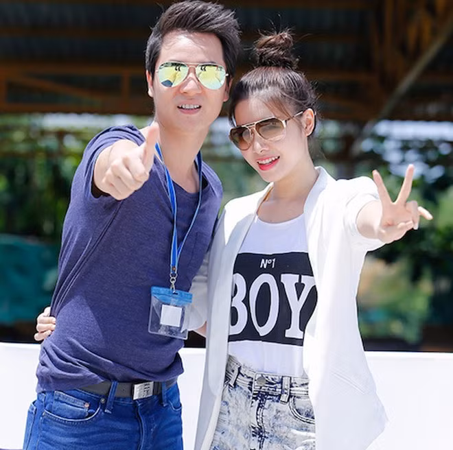 Đăng Khôi - Thủy Anh: Yêu nhau 5 - 6 năm, Đăng Khôi và vợ từng có lúc "kẻ Nam - người Bắc" do Đăng Khôi vào Nam lập nghiệp, còn vợ bám trụ ở Hà Nội để hoàn tất việc học ở Học viện Ngân hàng.