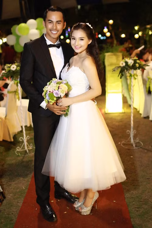 Vợ Duy Nhân đang tất bật lo cho sức khỏe của chồng.