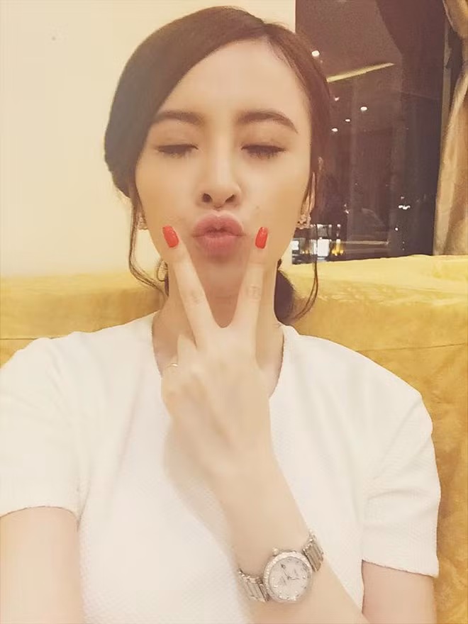 Phương Trinh cũng cho biết, hai tháng qua, cô tập trung cho việc chụp hình, quay quảng cáo và tập luyện khiêu vũ nên hạn chế nhận show diễn. Sắp tới, cô sẽ biểu diễn một ca khúc mới của mình trong sự kiện vào ngày 11/10 và quay MV cho ca khúc như lời cảm ơn khán giả đã ủng hộ cô thời gian qua. Nữ hoàng thị phi cũng chia sẻ, cô sẽ cố gắng giữ hình ảnh đẹp và nói không với scandal.