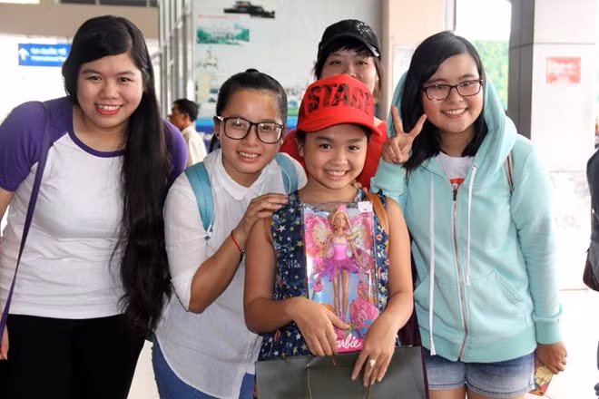 Trong liveshow 5 với ca khúc "Thương nhau lý tơ hồng", “cặp đôi” của team chị Tư khiến khán giả thích thú bằng sự hòa quyện trong giọng hát lẫn nét diễn dù có phần bẽn lẽn, mắc cỡ nhưng rất đáng yêu. Đa số khán giả đều dành nhiều lời khen cho màn kết đôi rất ăn ý của hai em và không ngần ngại “ghép đôi”.