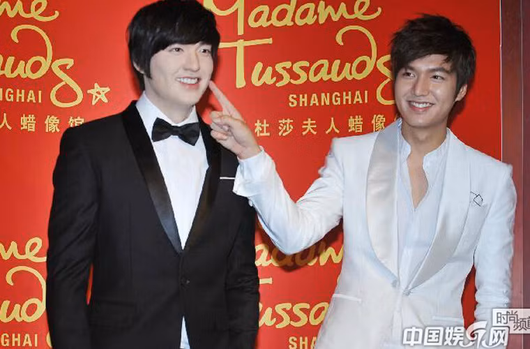 Bức tượng sáp của Lee Min Hoo ở Bảo tàng Tượng sáp Thượng Hải trông không đẹp trai và cuốn hút như nam tài tử ngoài đời thật.