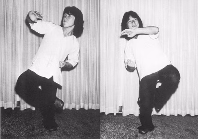 Thuở ấu thơ, Thành Long có biệt danh là Pháo Pháo vì sở thích lăn lộn của mình. Cũng chính vì sự hiếu động này, Thành Long đến với võ thuật từ sớm. Ngay từ năm 8 tuổi, Thành Long đã bắt đầu đảm nhận một số vai diễn - chủ yếu là quần chúng, vai nhỏ - trong một số bộ phim.