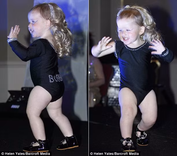 Mới biết đi cách đây 5 tháng trước, nhưng cô bé 19 tháng tuổi Bobbi Boyden, đã lên sân khấu cuộc thi sắc đẹp dành cho các bé gái và tự tin nhảy múa.