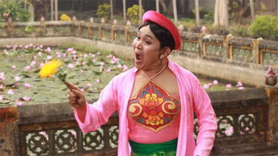 Đặc biệt, giả gái đã trở thành thương hiệu của Xuân Hinh.