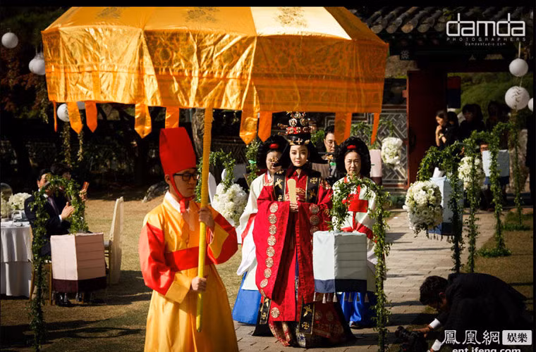 Chae Rim và Cao Tử Kỳ chỉ mời vài người bạn thân cùng họ hàng gia đình tới dự đám cưới lần thứ 2 của họ ở Seoul, Hàn Quốc.