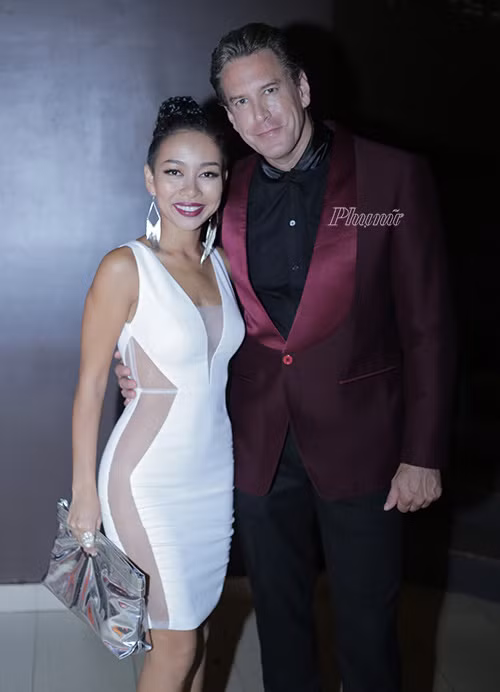 Ca sĩ Thảo Trang cùng bạn trai Tây