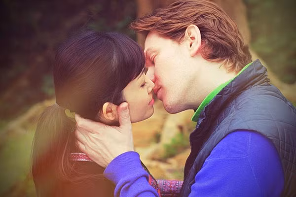 Tiếp đó, cô được mời tham gia bộ phim truyền hình Viết tiếp bản tình ca diễn chung với nhiều cây đa cây đề như NSND Lan Hương, NSND Quốc Trị... Bước khởi đầu với phim ảnh khá thuận lợi nhưng Thùy Linh vẫn chắc chắn chọn MC là công việc chính: "Vì đó là 'máu thịt' không thể tách rời".