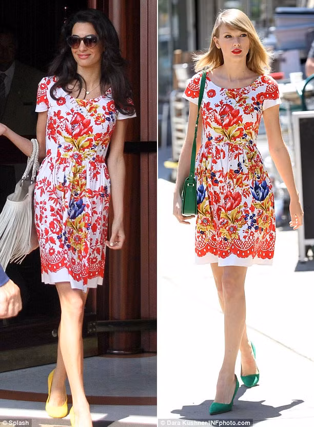 Nữ ca sĩ đồng quê và hôn thê của ngôi sao Hollywood George Clooney lại đụng hàng chiếc váy hoa giá 890 USD của Oscar de la Renta.