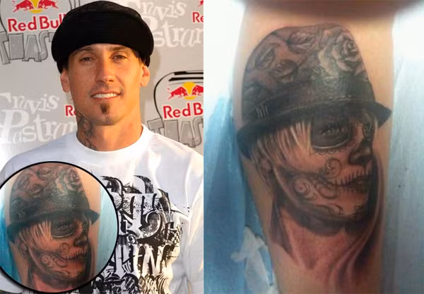 Carey Hart xăm hình vợ, nữ ca sĩ Pink vào cánh tay, vào tháng 12/2009.