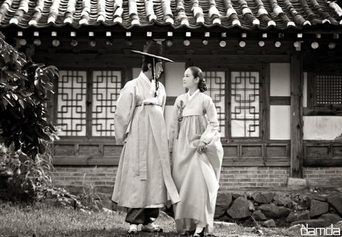 Chồng sắp cưới kém Chae Rim hai tuổi. Cao Tử Kỳ cũng chính là diễn viên đóng vai Tiêu Kiếm trong "Tân Hoàn Châu Cách Cách".