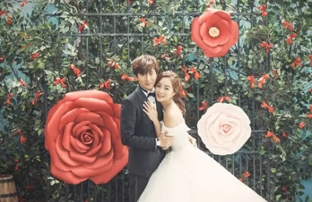 Nữ diễn viên nổi tiếng xứ Hàn Chae Rim vừa tổ chức lễ cưới với bạn trai, nam diễn viên Trung Quốc Cao Tử Kỳ hôm 14/10 tại thành phố quê hương của chồng ở Thái Nguyên, Sơn Tây, Trung Quốc.