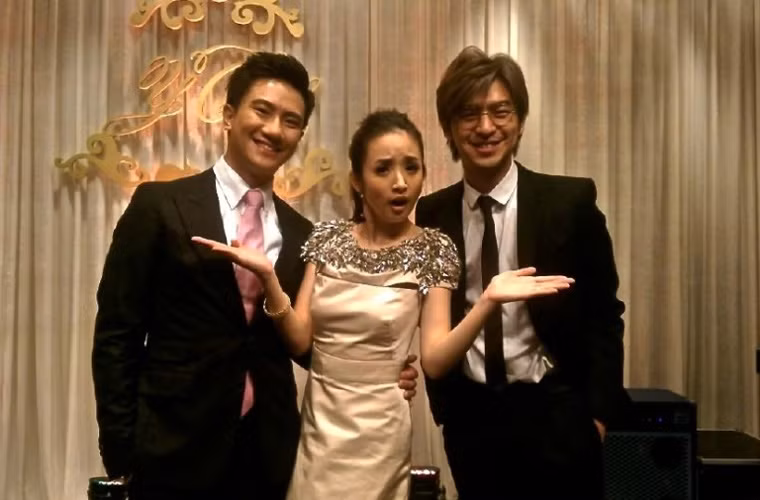 Lâm Y Thần nói: “Tôi hạnh phúc vì có thể chia sẻ dịp đặc biệt này với mọi người. Ngày hôm nay, dù có đôi chút lo lắng nhưng tôi vô cùng hạnh phúc. Tôi thấy mình thật may mắn!”.