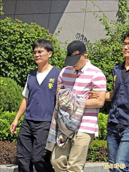 Khi bị bắt, Đỗ Văn Bác rơi nước mắt và nói: "Mẹ, con đã sai rồi".