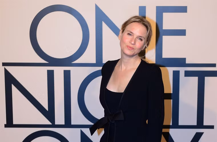 Renee tại một sự kiện ở New York mới đây. Tuy khuôn mặt đã có nhiều sự khác biệt so với trước, nhưng cũng không bị khác ngỡ ngàng so với hình ảnh tại sự kiện Elle.