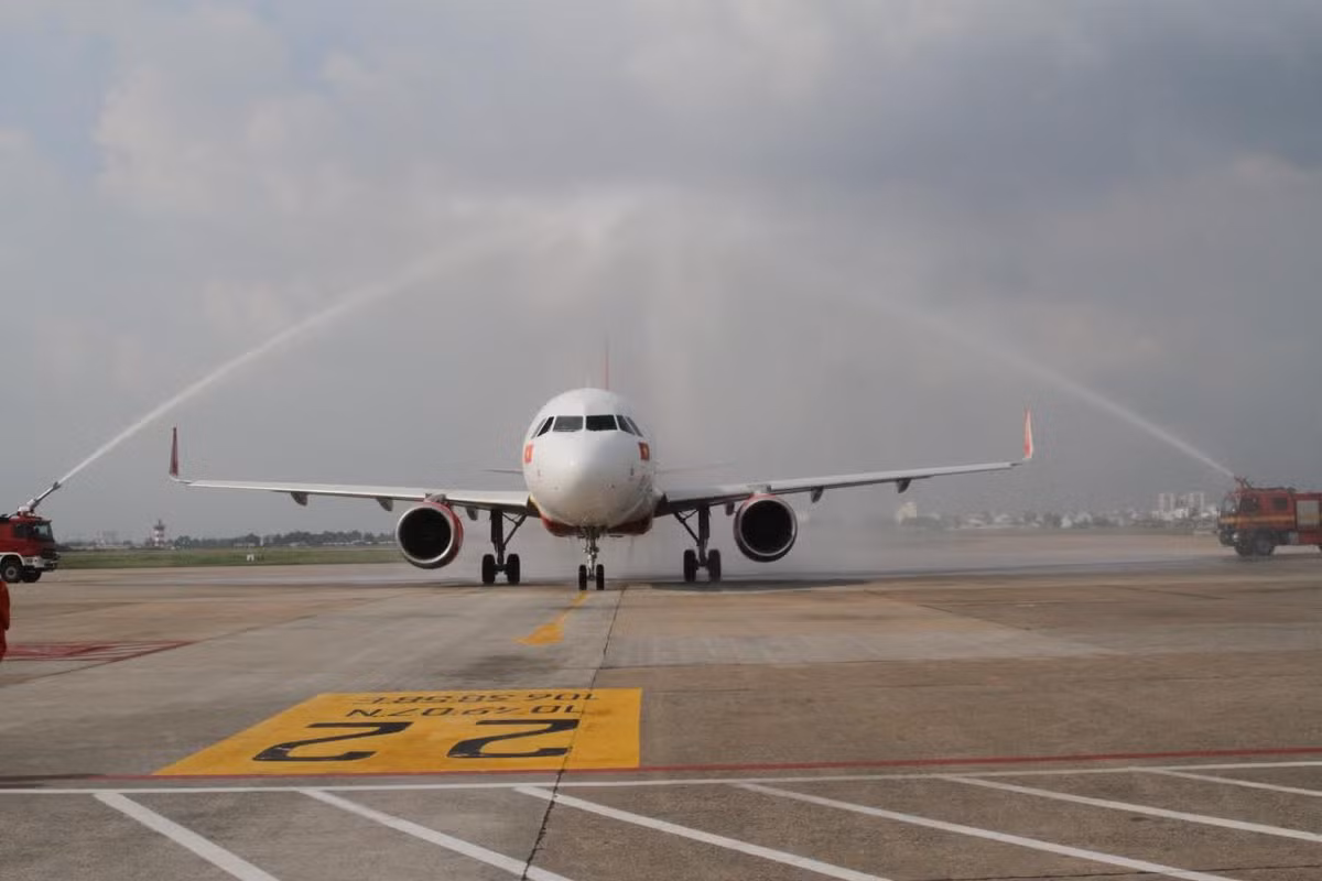 Theo lộ trình phát triển, mỗi năm Vietjet sẽ nhận từ 6 – 12 tàu bay mới trong hợp đồng mua và thuê mua 100 tàu bay với Airbus để mở rộng hơn nữa các đường bay quốc tế.