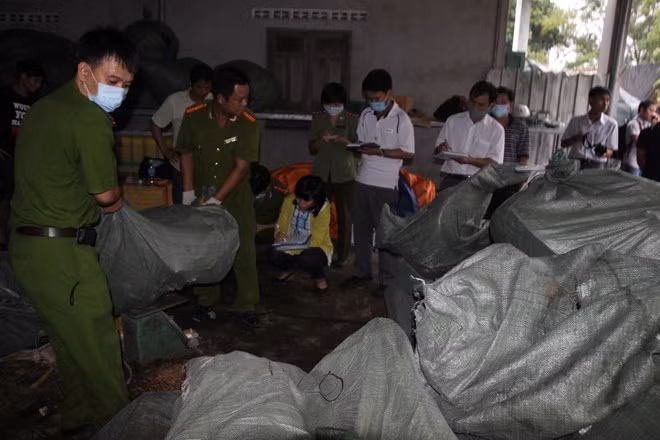 Cơ quan chức năng đang kiểm tra xưởng số 2.