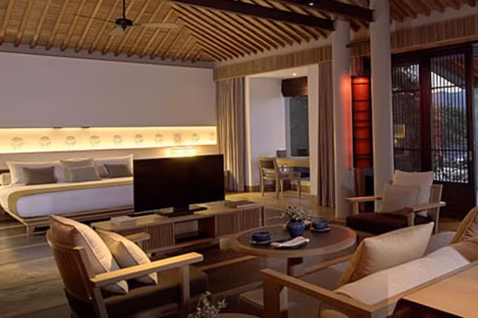 Toàn bộ các phòng ở đây được bài trí theo phong cách truyền thống của Việt Nam với trang thiết bị hiện đại đạt tiêu chuẩn 5 sao.