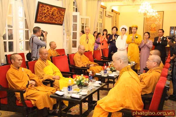 Con gai dai gia Nam Cuong to chuc dam cuoi hoanh trang-Hinh-3