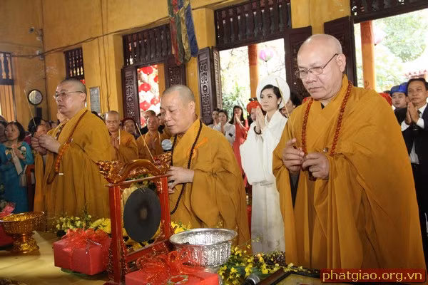 Con gai dai gia Nam Cuong to chuc dam cuoi hoanh trang-Hinh-16