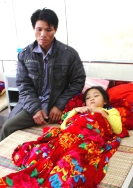 Cháu Tâm những ngày điều trị tại bệnh viện.