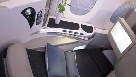 Ghế ngồi có thể chuyển đổi thành giường nằm trên máy bay.