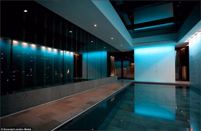 Người phát ngôn Guncast khẳng định, bể bơi biến hình được giới siêu giàu ở Anh, Pháp, Mỹ đặc biệt ưa chuộng và giá của chúng là 500.000 bảng Anh.