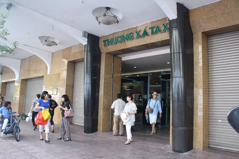 Những vị khách cuối cùng.