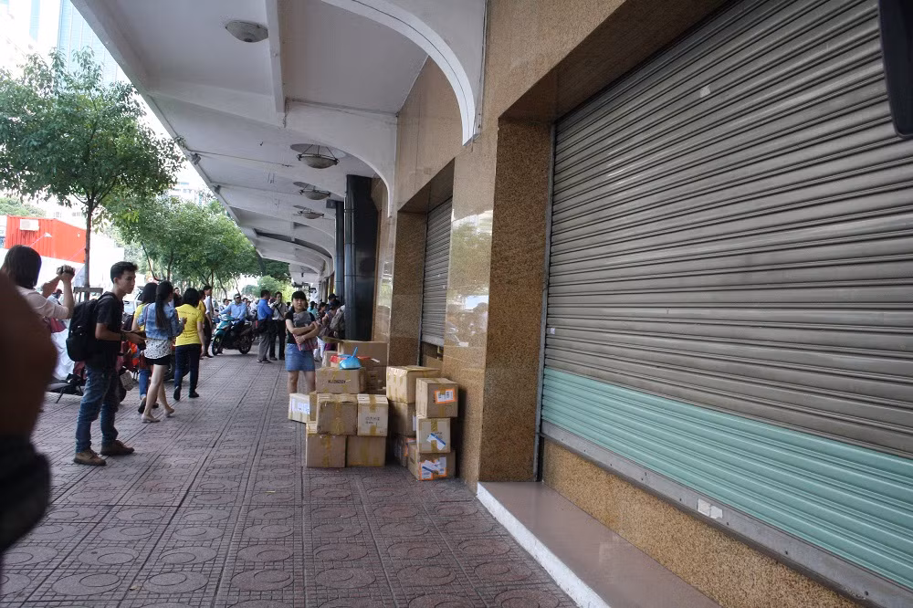 Rồi chính thức đóng chặt.